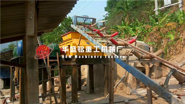 對(duì)輥制砂機(jī)現(xiàn)場(chǎng)圖