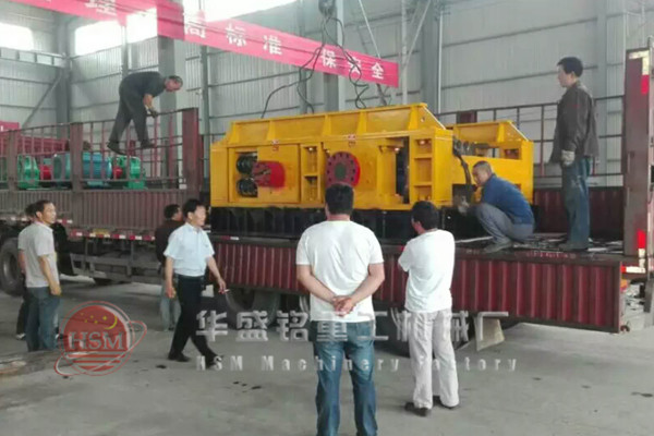 時(shí)產(chǎn)200方雙齒輥破碎機(jī)多少錢一臺(tái)